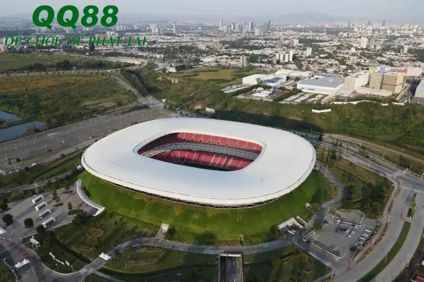 Sân Guadalajara nằm ở độ cao khoảng 1500 mét so với mực nước biển Sân Guadalajara nằm ở độ cao khoảng 1500 mét so với mực nước biển